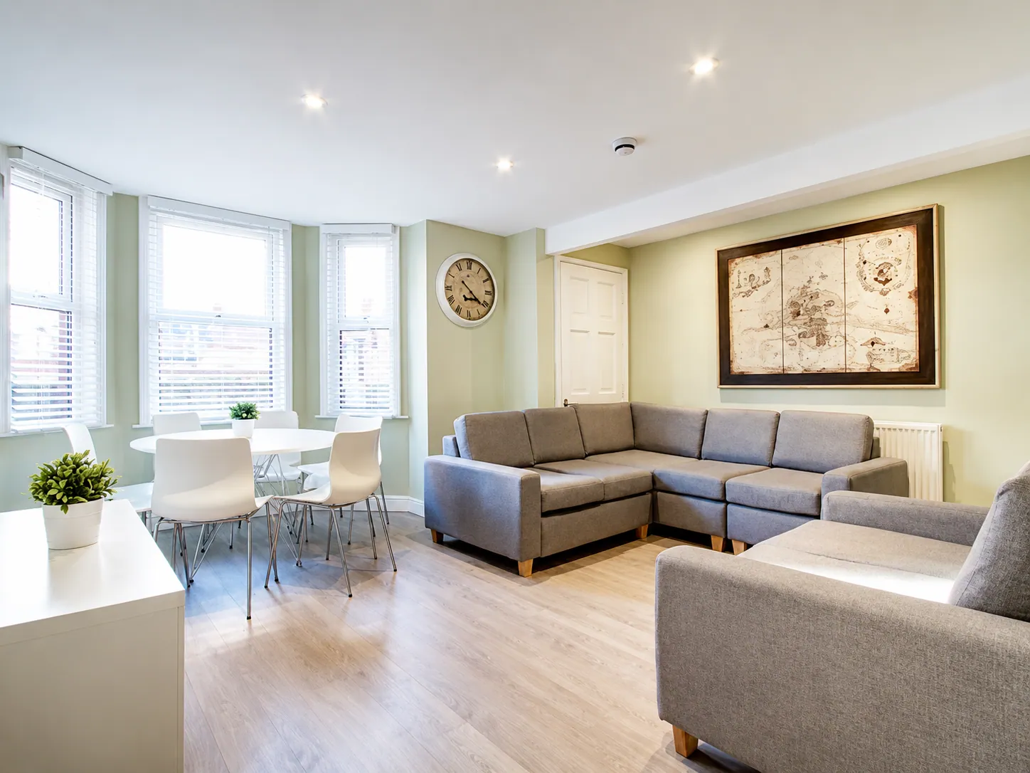 8 bedroom student house to rent on Queens Road, Hyde Park, Leeds