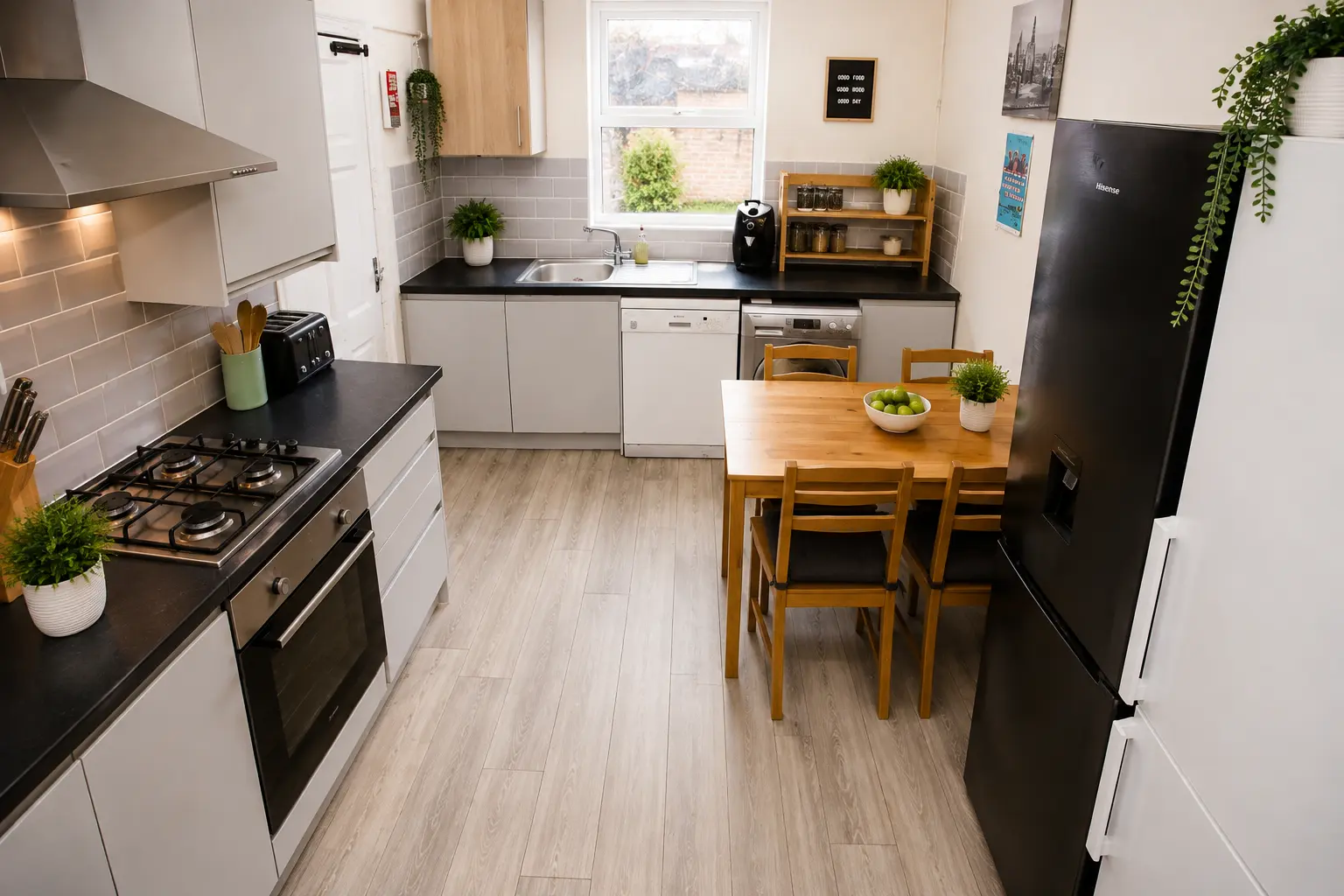 8 bedroom student house to rent on Brudenell Road, Hyde Park, Leeds — photo 2