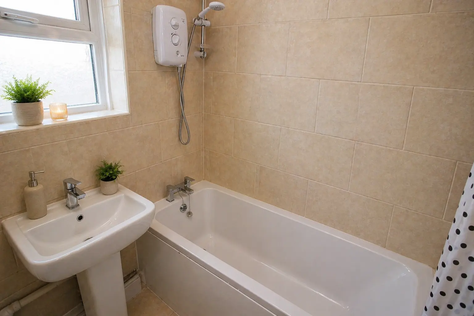 3 bedroom student house to rent on Howden Place, Hyde Park, Leeds — photo 2