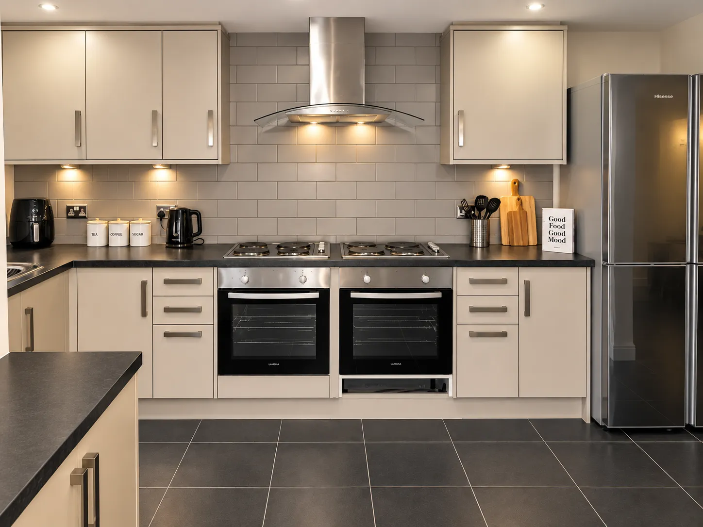 8 bedroom student house to rent on Brudenell Avenue, Hyde Park, Leeds — photo 2