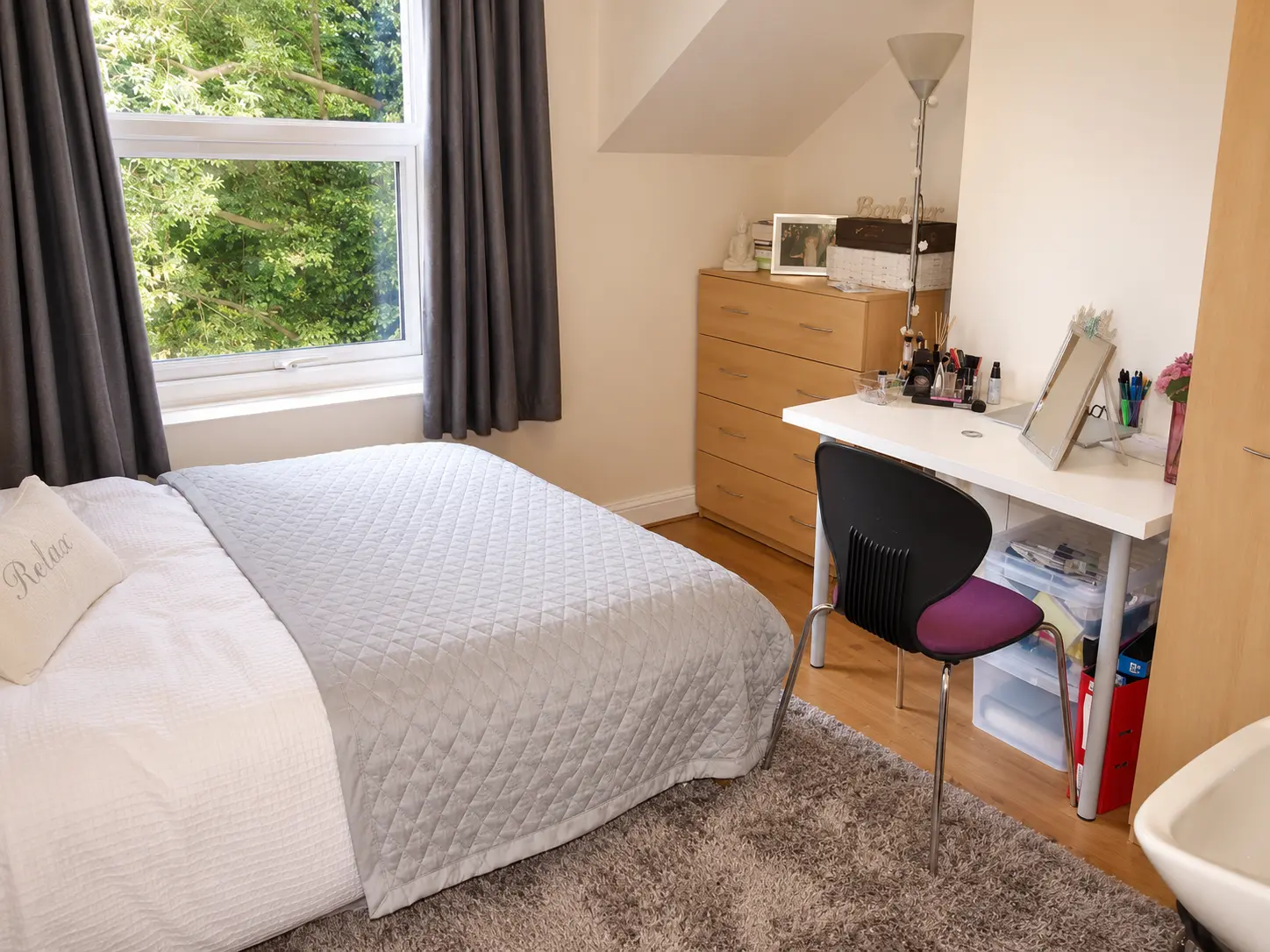 12 bedroom student house to rent on Grosvenor Road, Hyde Park, Leeds — photo 2
