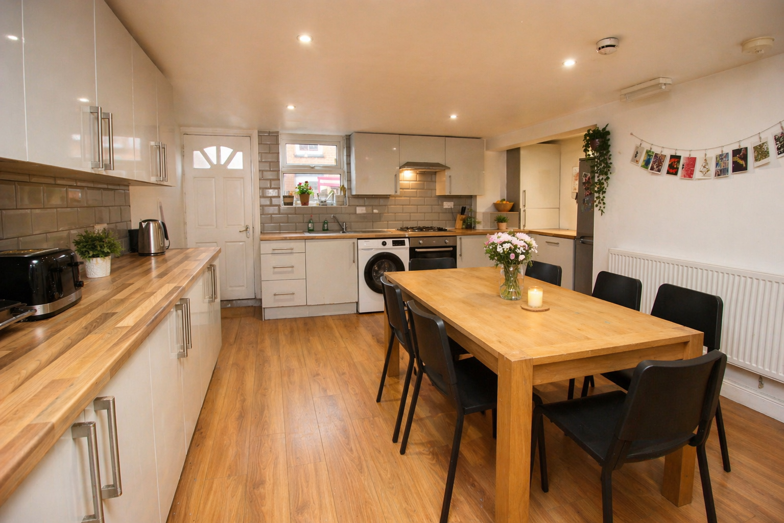 5 bedroom student house to rent on The Village Street, Burley, Leeds — photo 2