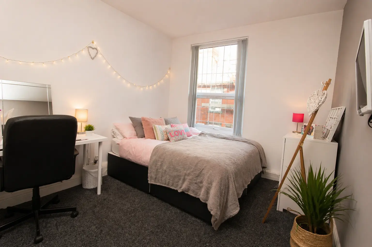 5 bedroom student house to rent on John Street, Hyde Park, Leeds — photo 2